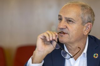 Le projet de budget 2026 de la Ville de Genève affiche un déficit de 62,1 millions de francs. Deux baisses d'impôts impactent les ressources financières à hauteur de 58 millions, a déploré le conseiller administratif en charge des Finances Alfonso Gomez. KEYSTONE/MARTIAL TREZZINI